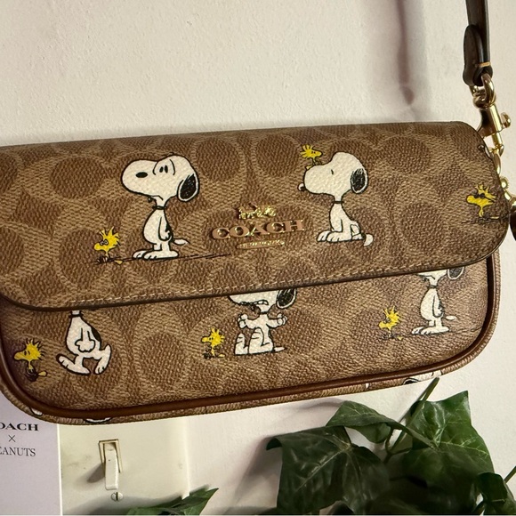 NWT Coach X Peanuts Hailey Flap Bag In Signature Canvas With Snoopy Print - Picture 4 of 10